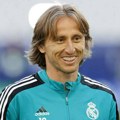 „Dobri geni, ali i pritisak saigrača“: Modrić objasnio šta ga motiviše da produži ugovor s Realom