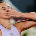 Sabalenaka preživela maraton za polufinale Madrida