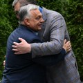 Ne razumem srpski, ali šta god Aleksandar kaže, tačno je! Toliko mu verujem: Urnebesan snimak Orbana i Vučića