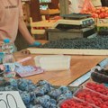 Najbolji ukusi leta – direktno sa tezge Sezonsko voće i dalje uglavnom skupo: kajsije oko 500 dinara, odlazeće višnje od 150…