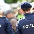 Jezivi detalji ubistva srpske državljanke Policija u kući zatekla telo srpkinje s nožem u njemu, a supruga u dvorištu kuće