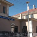 Oštećeni stakleni paneli nadstrešnice Železničke stanice u Staroj Pazovi Infrastruktura železnice Srbije naložile hitnu…