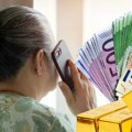 Predstavio se kao policajac i nagovorio ženu (75) da mu da životnu ušteđevinu: Oštetio je za 300.000 evra, a ovako je to uspeo…
