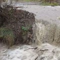 Haos u gradu na jugozapadu! Izlili se potoci, potopljeni mostovi i putevi, kuće i ljudi odsečeni od sveta