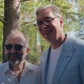 (Video): "Čekaj, bre, da se slikam sa Tikom Špicem": Aleksandar Vučić se susreo sa legenarnim glumcem, objavljen snimak iz…
