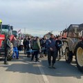 Blački poljoprivrednici blokirali put, traže zaštitu domaće proizvodnje