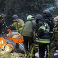 (Foto, video) Jeziv ruski udar na Zaporožje: Na grad bačeno 5 vođenih avionskih bombi, 17 poginulih, među njima i deca…