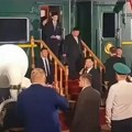 A gde je Putin? Evo kako je u Vladivostoku dočekan Kim Džong Un: Iz oklopnog voza iskoračio na crveni tepih (video)