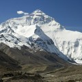 Oko 50 tona smrznutog smeća u najvišem kampu Mont Everesta