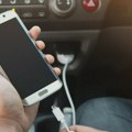 Zašto nije dobro puniti mobilni telefon u automobilu?