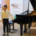 Izuzetan talenat u borbi za život: Devetogodišnji pijanista Stefan Poljak organizuje sutra humanitarni koncert za Lenu…