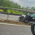 "Porše" probio zaštitnu ogradu na auto-putu: Žestoka nesreća kod Bele Palanke, luksuzni auto uništen
