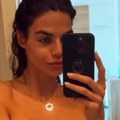 Kupaći jedva prekrio intimu: Nakon komentara da je na pragu anoreksije, naša manekenka se skinula u minijaturni bikini: "Leto…
