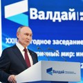 Uživo "svet treba da bude spreman na sve!" Putin se obraća na sednici Valdaj u Sočiju: Zapad je smatrao da ima pravo da…