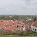 Radovi na sanaciji klizišta u Petrovaradinu izmena režima saobraćaja u Ulici Ribnjak donji put