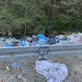 Uginuli psi i velika količina smeća! Kod turističkog naselja Ras formirana divlja deponija koja ugrožava reku i okolinu (foto)…