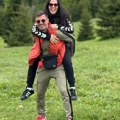 Neki jedu škampe, drugi piju rakiju: Poznati su ovako proslavili 1. maj - pevač uživa na planini sa porodicom