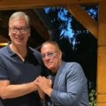 VIDEO Vučić ugostio Žan-Kloda van Dama: "Izgubio sam u obaranju ruke"