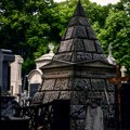 Misterija groba Branislava Nušića: Neobičan spomenik decenijama šokira Beograđane