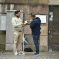"Nastaviću sve dok ne zabrane ovu knjigu": Oglasio se čovek koji je danas ponovo palio Kuran u centru Stokholma