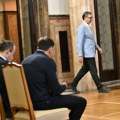 Vučić: Nastavnike u Novom Sadu nije interesovalo odavanje pošte, to je bila politička stvar