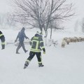 Snežna oluja napravila haos, zavejana kolona vozila: Dočekali Božić u teškim uslovima, srećni zbog ove stvari