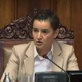 "Čistimo za opozicijom 12 godina, očistićemo i suzavce i bombe": Ana Brnabić pozvala poslanike vladajuće stranke da ostanu…