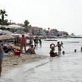 "Ideš na more a kupaš se u bazenu": Srpkinja objavom izazvala haos na mrežama: "Ne, nego ću da jedem paradajz na plaži"