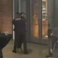 Pojavio se snimak privođenja teroriste iz Vašingtona: Policija ga vukla, on uzvikivao samo jednu rečenicu VIDEO