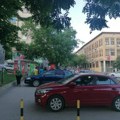 Filmsko hapšenje u centru Prokuplja Kurir na licu mesta: Policajci ga izvukli iz kola, on se opirao, a kad je savladan, evo…