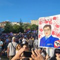 Očevici: Tokom minuta ćutnje, iz „ćacilenda“ pesma sa tekstom „sok od moje p….“
