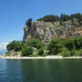 Putopisac posetio najveće ostrvo zmija u Evropi: Kako izgleda mediteranska meka poskoka (VIDEO)