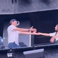 Snimci Eštona Kučera i Mile Kunis preplavili internet: Svi su gledali šta rade na koncertu i mnogi su ubeđeni da je sve samo…
