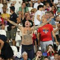 Navijači Srbije malo „pumpali“, malo zviždali himni Engleske