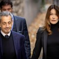 Karla Bruni u šik izdanju ispratila muža u zatvor: Manekenka lila suze, a svi pričaju o jednom (Foto)