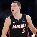 Majami "zgazio" Hornetse, Nikola Jović u pravom ritmu