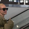 Natašu Bekvalac sačekao besan auto na aerodromu: Naš paparaco sve uslikao, evo ko je bio iza volana (video)