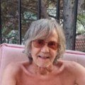 (Foto) Žika Todorović bez majice, sedi na pločicama, ovako uživa u Bigovu gde ima kuću: "Ništa bez dobrog komšije" - stigle…