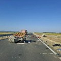 Kamion naleteo na radnike na putu Šabac–Loznica, dve osobe poginule