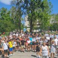 Ceo razred došao: Protest ispred opštine Bačka Palanka zbog stradalog dečaka