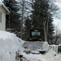 U Crnoj Travi 80 centimetara snega: Snabdevanje strujom normalizovano, putevi se čiste ali otežano