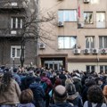 Protesti u Beogradu, ljudi se okupili ispred zgrade ministarstva! Ići će u blokadu na 2 lokacije