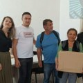 Podeljeni paketi pomoći raseljenima sa Kosova i Metohije