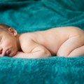 Kada bebe mogu da počnu da spavaju na stomaku?