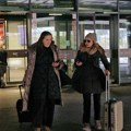 Dubravka Mijatović i Olga Odanović u neočekivanom izdanju: Glumice smo uhvatili na aerodromu, ovakve ih ne viđamo na malim…