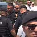 "Dok Kurti privodi i maltretira Srbe, gasi srpske institucije i otima nam svetinje, ministar Nemanja Starović ispija vino sa…