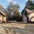 "Gledam kako gori sve što smo godinama stvarali": Stevanovići izgubili domaćinstvo u požarima kod Ivanjice (Foto)
