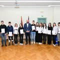 Sremski karlovci ulažu u znanje Opštinske stipendije od po 13.000 dinara mesečno dobijaće 16 srednjoškolaca