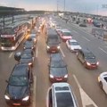 Totalni haos na granici: Ova vozila stoje u koloni po 15 sati