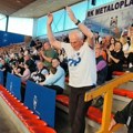 Metaloplastika nagradila najvernijeg navijača: Manojlo Ivković 45 godina bodri plave sa tribina! (FOTO, VIDEO)
